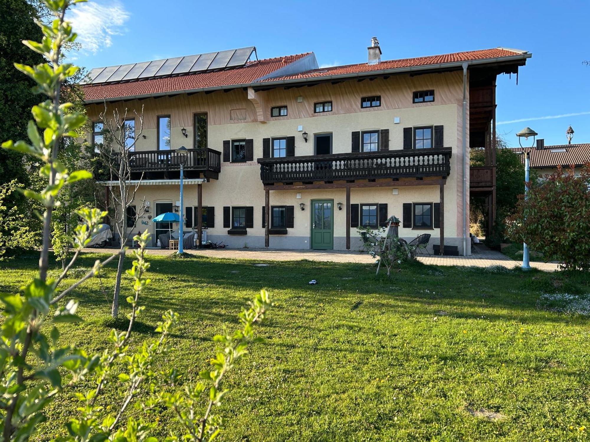 Black Horse Family Apartment - Barrierearm - Pfotenglueck - Familienzeit By Loewenherz Homes Stephanskirchen Exterior photo